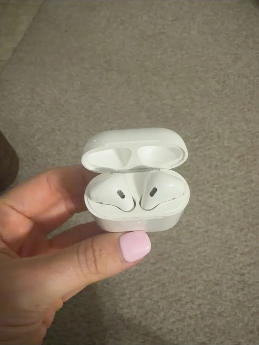 Apple White Wireless Earbuds Charging Case with Green LED
